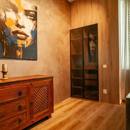 Sting Platan Apartmanhotel 4*